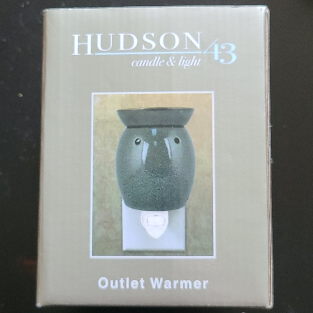 Hudson 43 candle & light